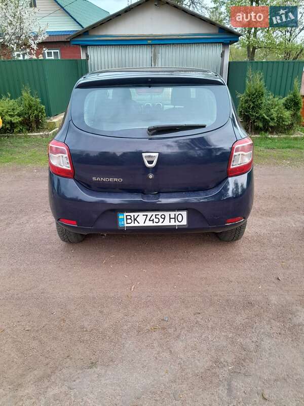 Хетчбек Dacia Sandero 2013 в Лугинах