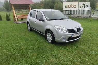 Хетчбек Dacia Sandero 2011 в Долині