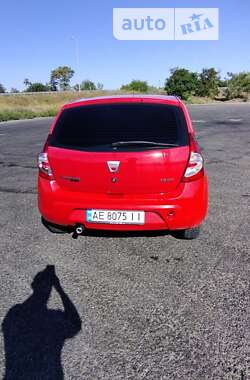 Хетчбек Dacia Sandero 2009 в Дніпрі