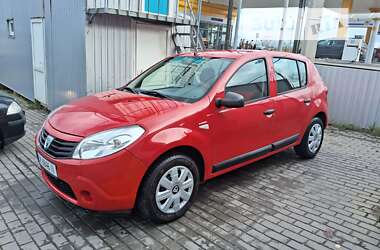 Хэтчбек Dacia Sandero 2009 в 