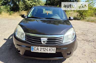 Хэтчбек Dacia Sandero 2009 в Черкассах