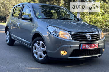 Хэтчбек Dacia Sandero 2008 в Умани