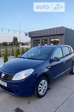 Хэтчбек Dacia Sandero 2009 в Славуте