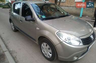 Хэтчбек Dacia Sandero 2009 в Черкассах