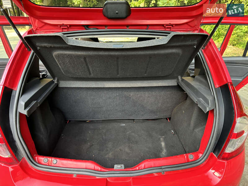 Хетчбек Dacia Sandero 2009 в Львові