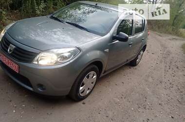 Хэтчбек Dacia Sandero 2009 в Конотопе