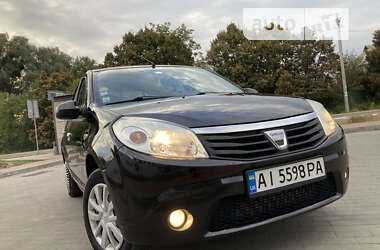 Хетчбек Dacia Sandero 2010 в Києві