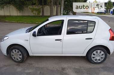 Хэтчбек Dacia Sandero 2011 в Львове