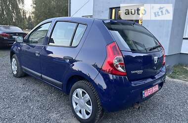 Хэтчбек Dacia Sandero 2008 в Маневичах