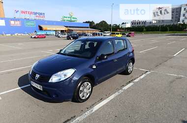 Хэтчбек Dacia Sandero 2009 в Львове