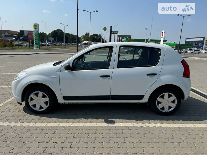 Хетчбек Dacia Sandero 2010 в Львові