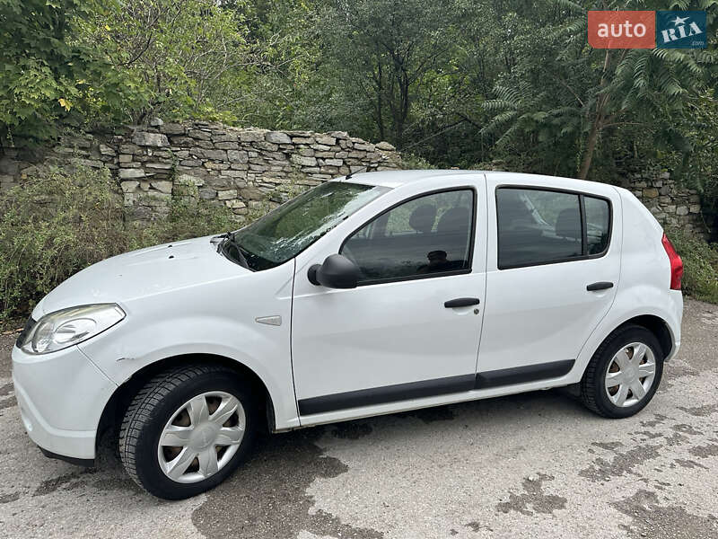 Хетчбек Dacia Sandero 2009 в Кам'янець-Подільському