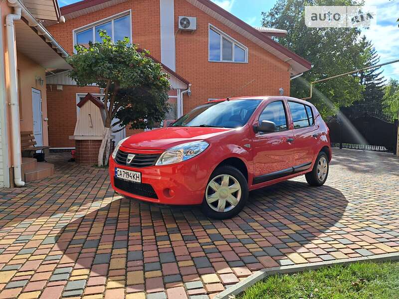 Хетчбек Dacia Sandero 2009 в Умані