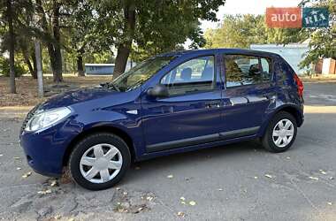 Хэтчбек Dacia Sandero 2009 в Лебедине