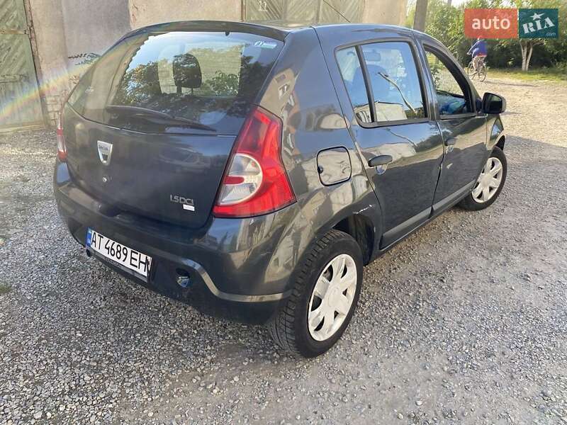 Хетчбек Dacia Sandero 2010 в Тисмениці