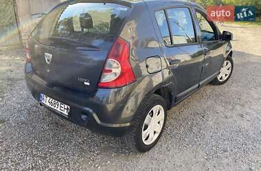 Хетчбек Dacia Sandero 2010 в Тисмениці