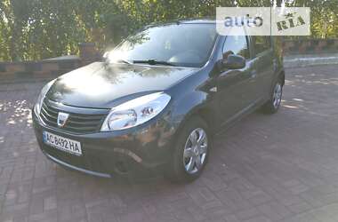 Хэтчбек Dacia Sandero 2008 в Ровно