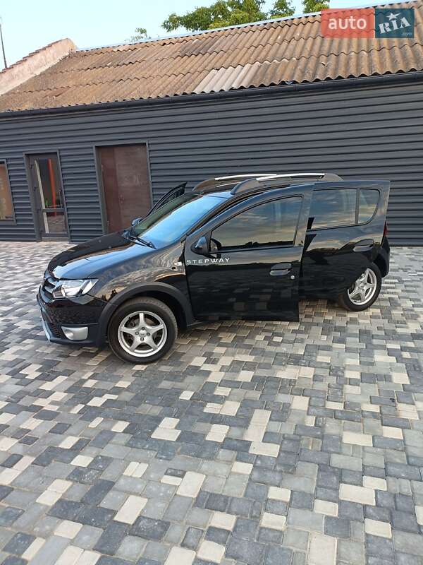 Внедорожник / Кроссовер Dacia Sandero 2013 в Николаеве