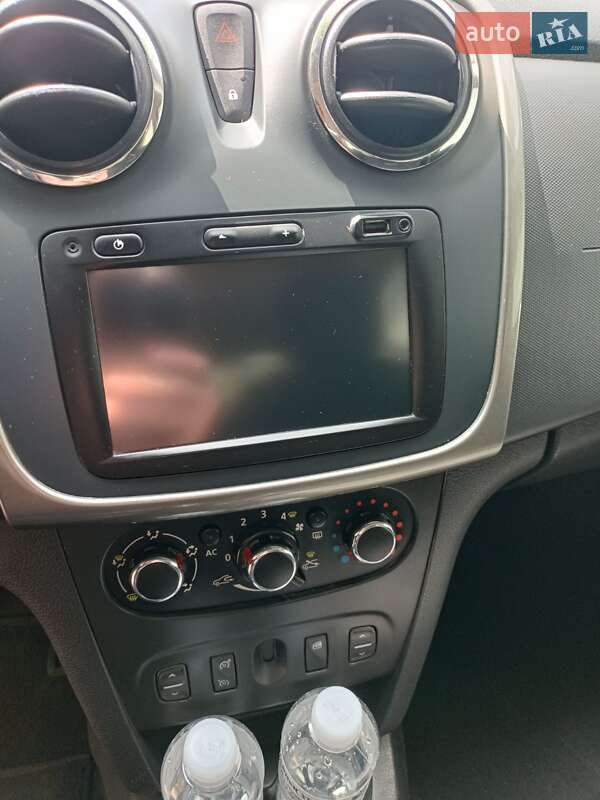 Внедорожник / Кроссовер Dacia Sandero 2013 в Николаеве