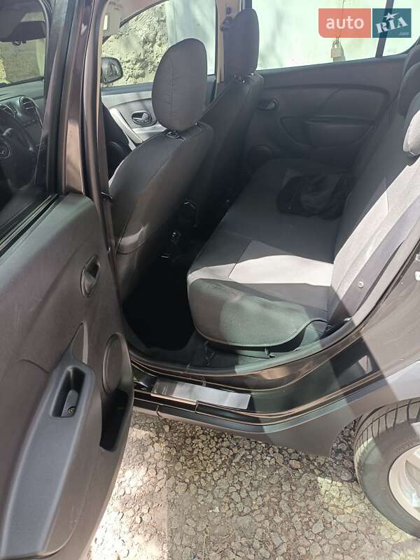 Внедорожник / Кроссовер Dacia Sandero 2013 в Николаеве