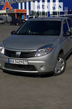 Хэтчбек Dacia Sandero 2010 в Умани