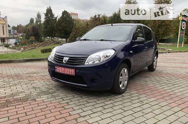 Хэтчбек Dacia Sandero 2009 в Ровно