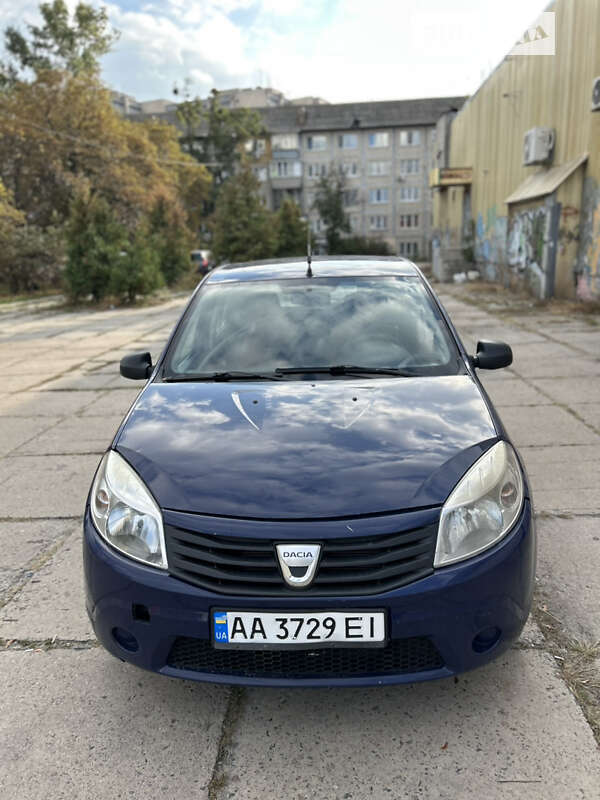 Хетчбек Dacia Sandero 2009 в Києві