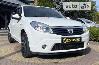 Хэтчбек Dacia Sandero 2012 в Львове