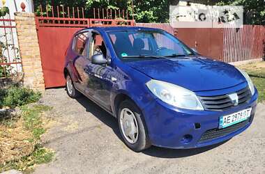 Хэтчбек Dacia Sandero 2008 в Павлограде