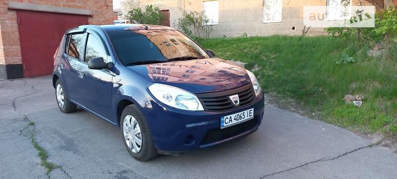 Хэтчбек Dacia Sandero 2009 в Умани