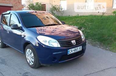 Хэтчбек Dacia Sandero 2009 в Умани