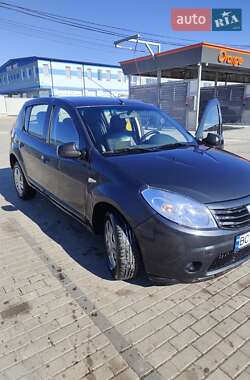 Хэтчбек Dacia Sandero 2009 в Львове