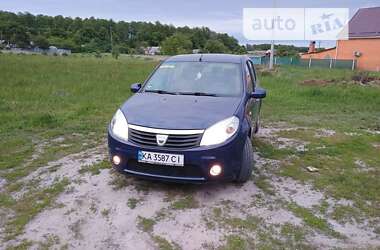 Хэтчбек Dacia Sandero 2009 в Киеве