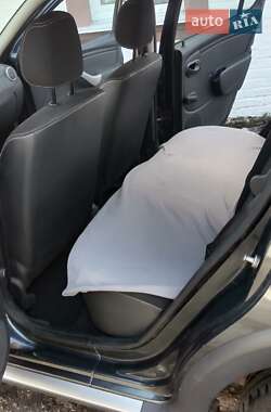 Хэтчбек Dacia Sandero 2010 в 