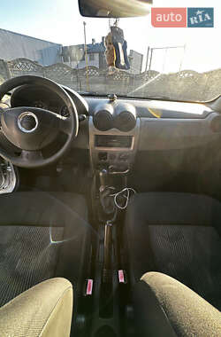 Хетчбек Dacia Sandero 2009 в Чернівцях