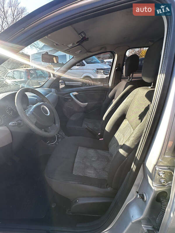 Хэтчбек Dacia Sandero 2009 в Черновцах