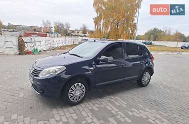 Хэтчбек Dacia Sandero 2010 в Днепре