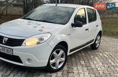 Хетчбек Dacia Sandero 2010 в Рожище