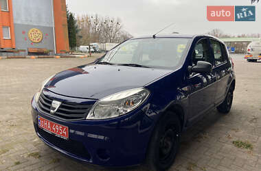 Хэтчбек Dacia Sandero 2008 в 