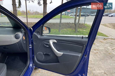 Хэтчбек Dacia Sandero 2008 в 