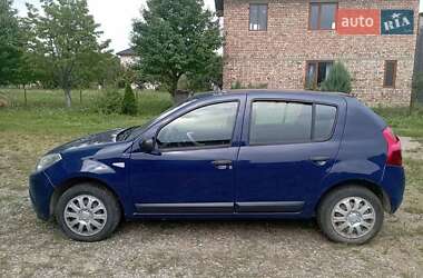 Хэтчбек Dacia Sandero 2009 в Черновцах