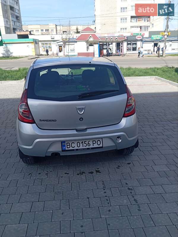 Хетчбек Dacia Sandero 2011 в Дрогобичі