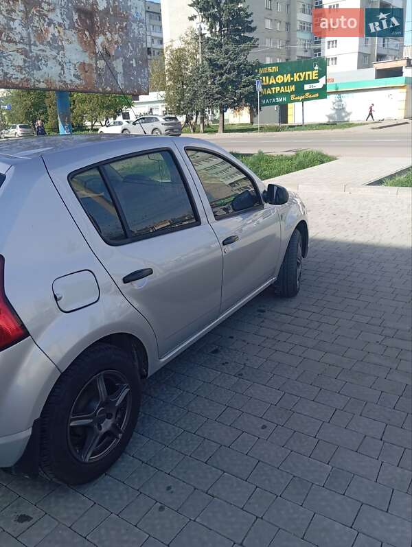 Хетчбек Dacia Sandero 2011 в Дрогобичі