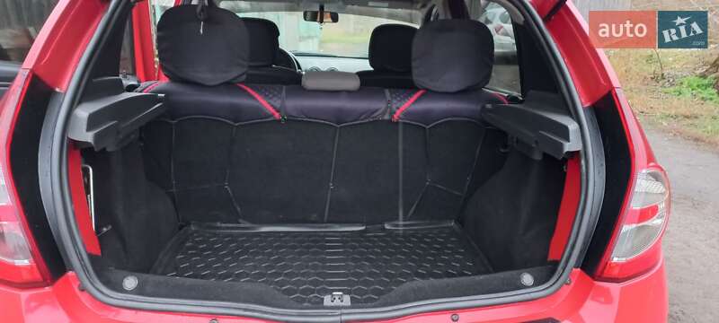 Хэтчбек Dacia Sandero 2010 в Быковке