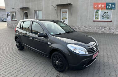 Хэтчбек Dacia Sandero 2009 в Луцке