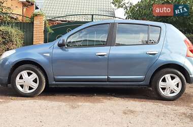 Хэтчбек Dacia Sandero 2009 в Чернигове