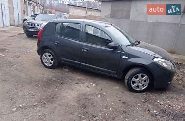 Хэтчбек Dacia Sandero 2009 в Конотопе