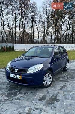 Хэтчбек Dacia Sandero 2009 в Луцке