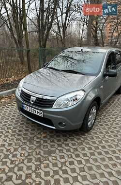 Хэтчбек Dacia Sandero 2008 в Харькове