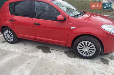 Хэтчбек Dacia Sandero 2009 в 